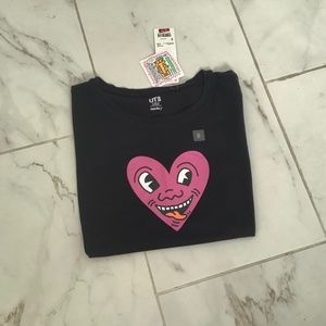 Uniqlo black T shirt